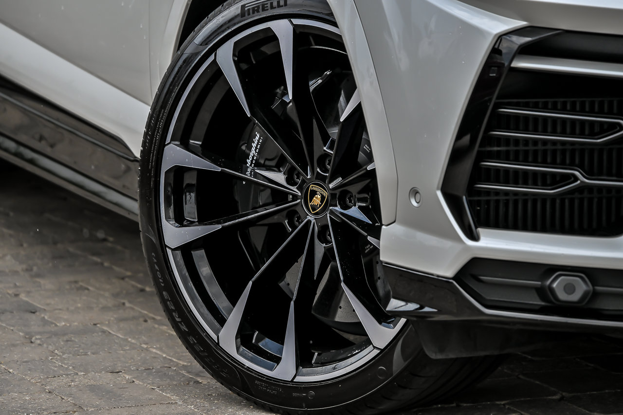 Used 2022 Lamborghini Urus AWD/4WD image 3
