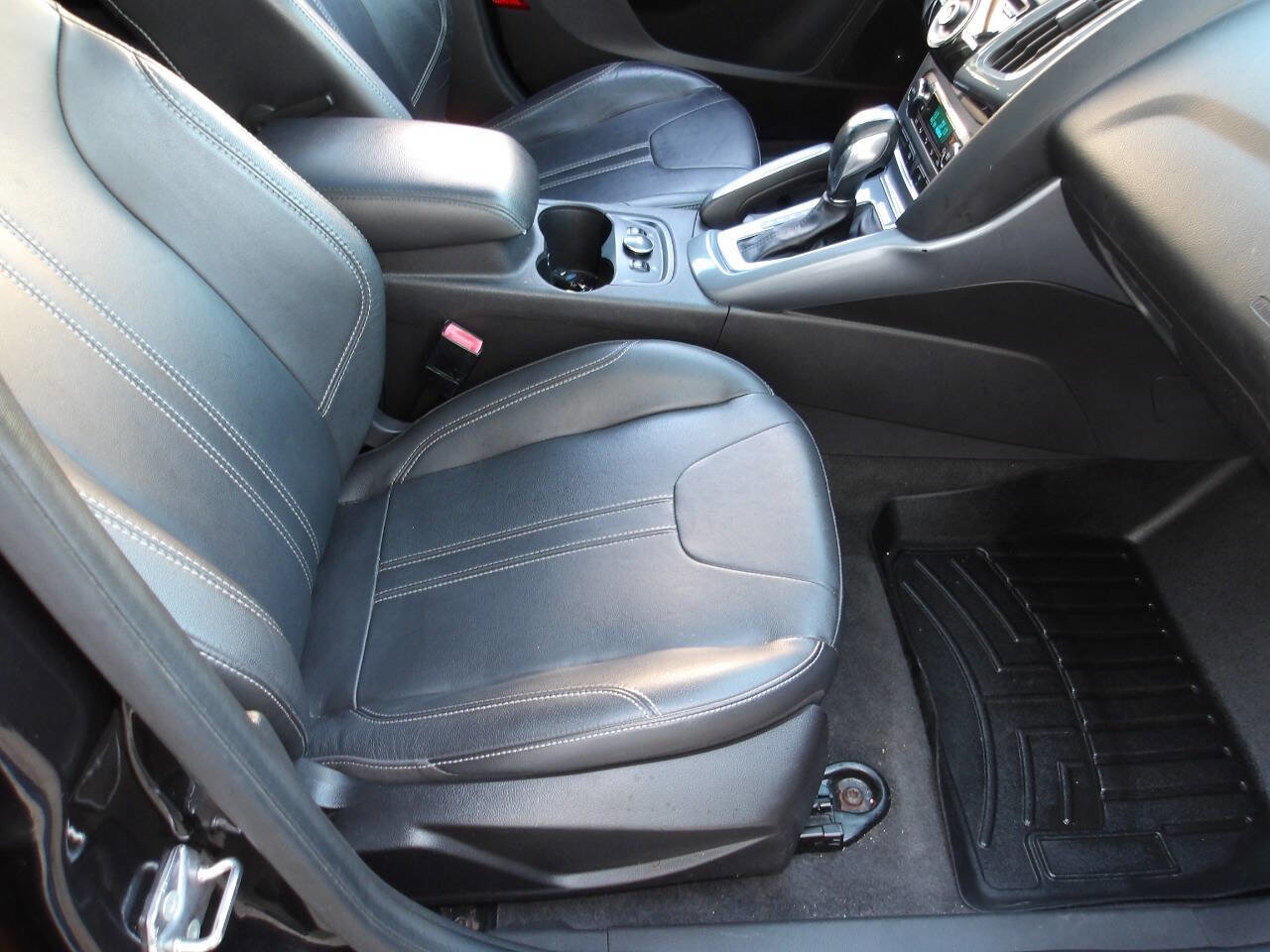 Used 2012 Ford Focus Titanium FWD image 8