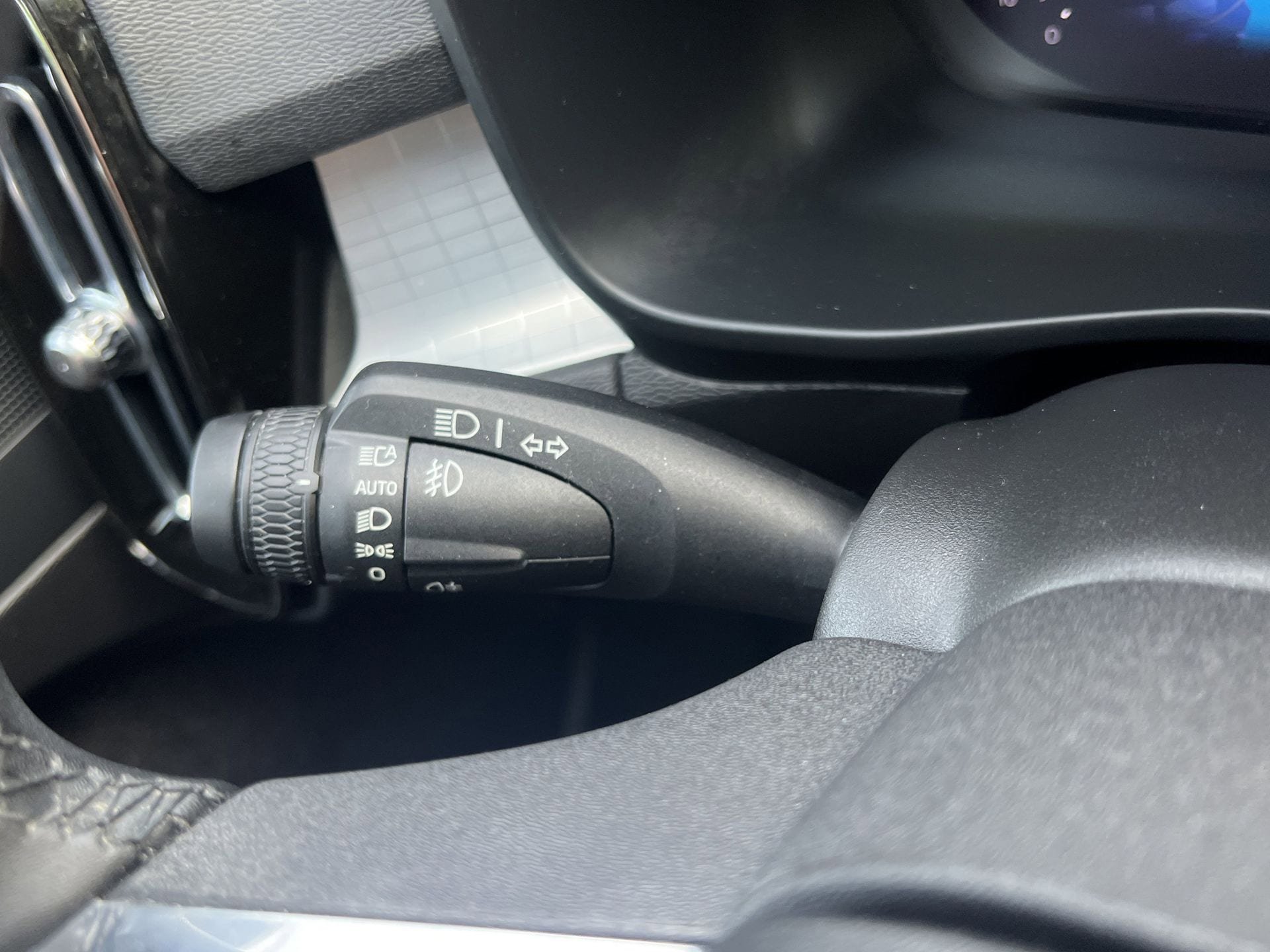 Used 2023 Volvo XC40 B5 Core AWD/4WD image 10