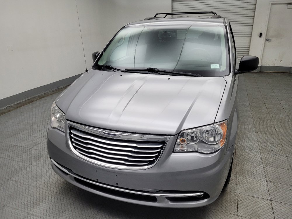 Used 2016 Chrysler Town & Country Touring w/ Driver Convenience Group FWD image 15