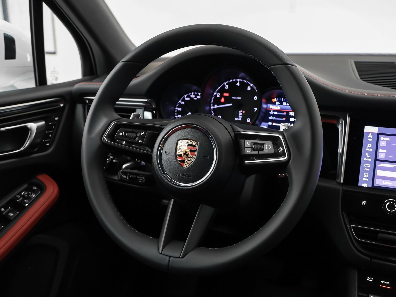 Used 2025 Porsche Macan image 31