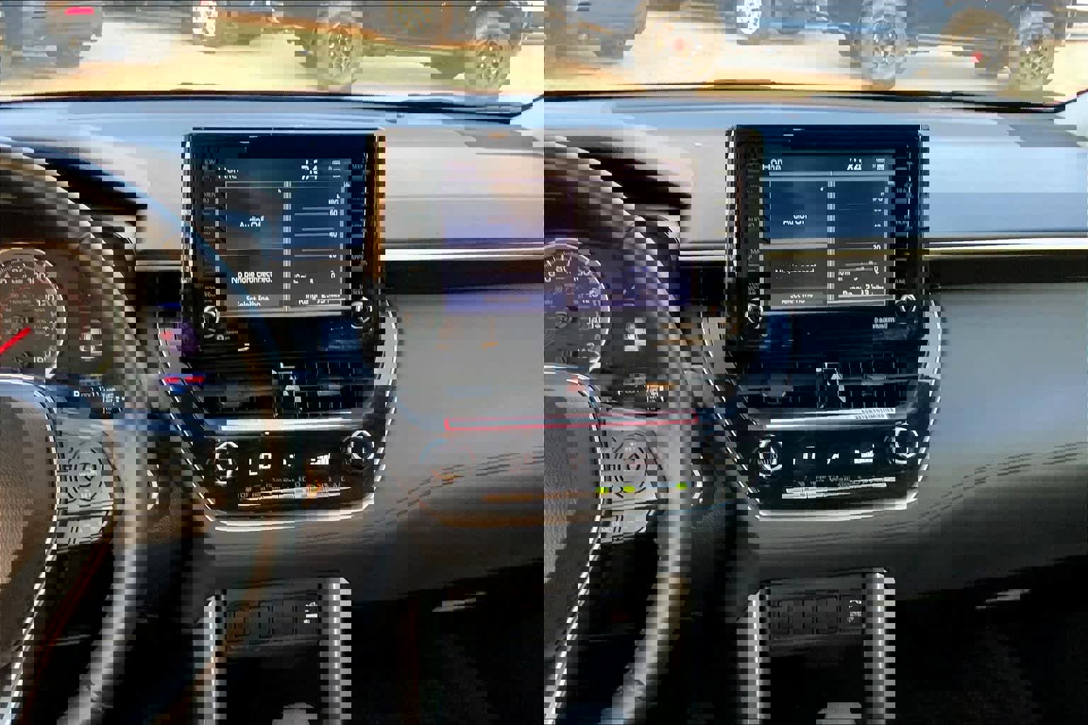 Used 2022 Toyota Corolla Cross LE image 6