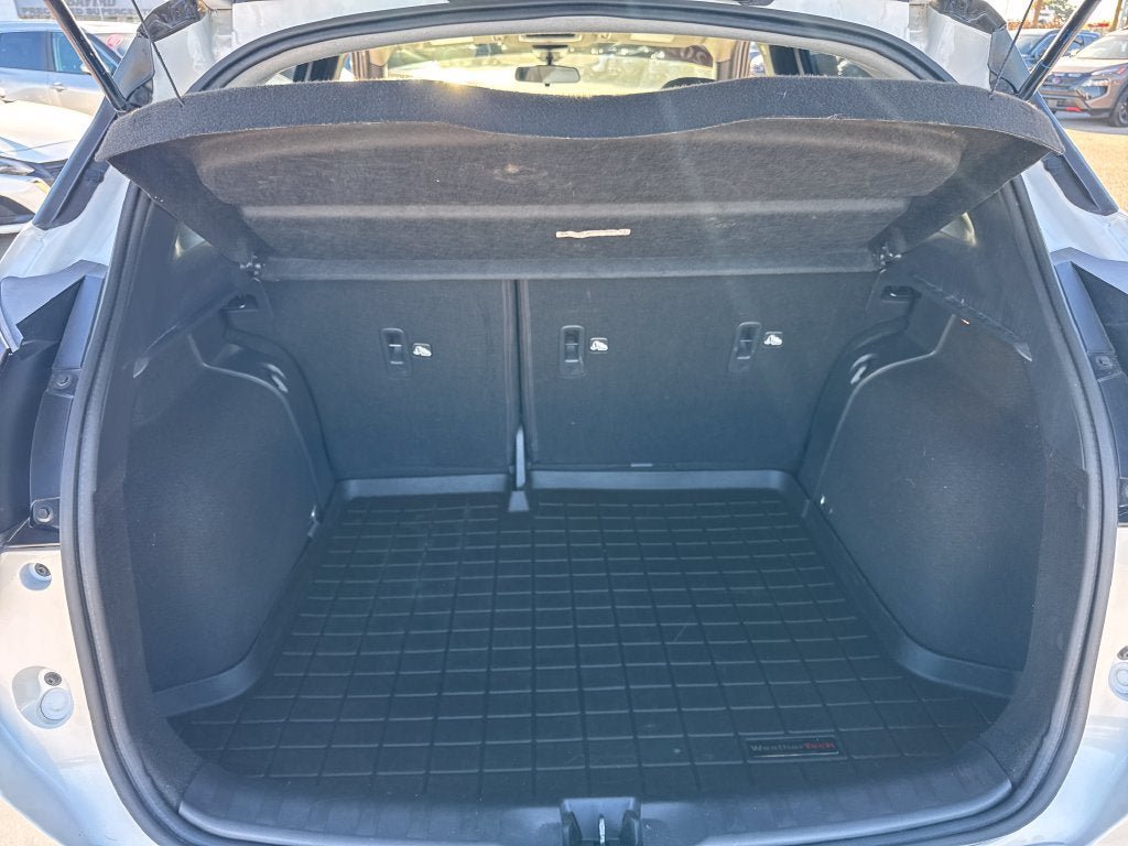 Used 2023 Nissan Kicks SR w/ SR Premium Package FWD image 6