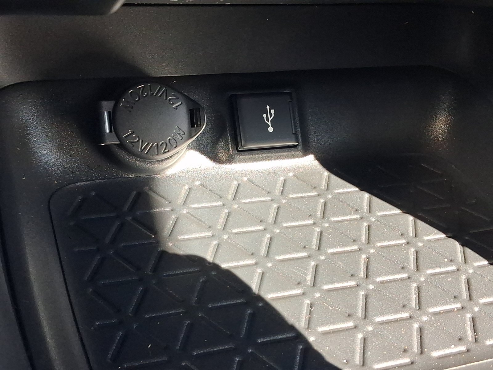 Used 2021 Toyota RAV4 XLE Premium AWD/4WD image 28