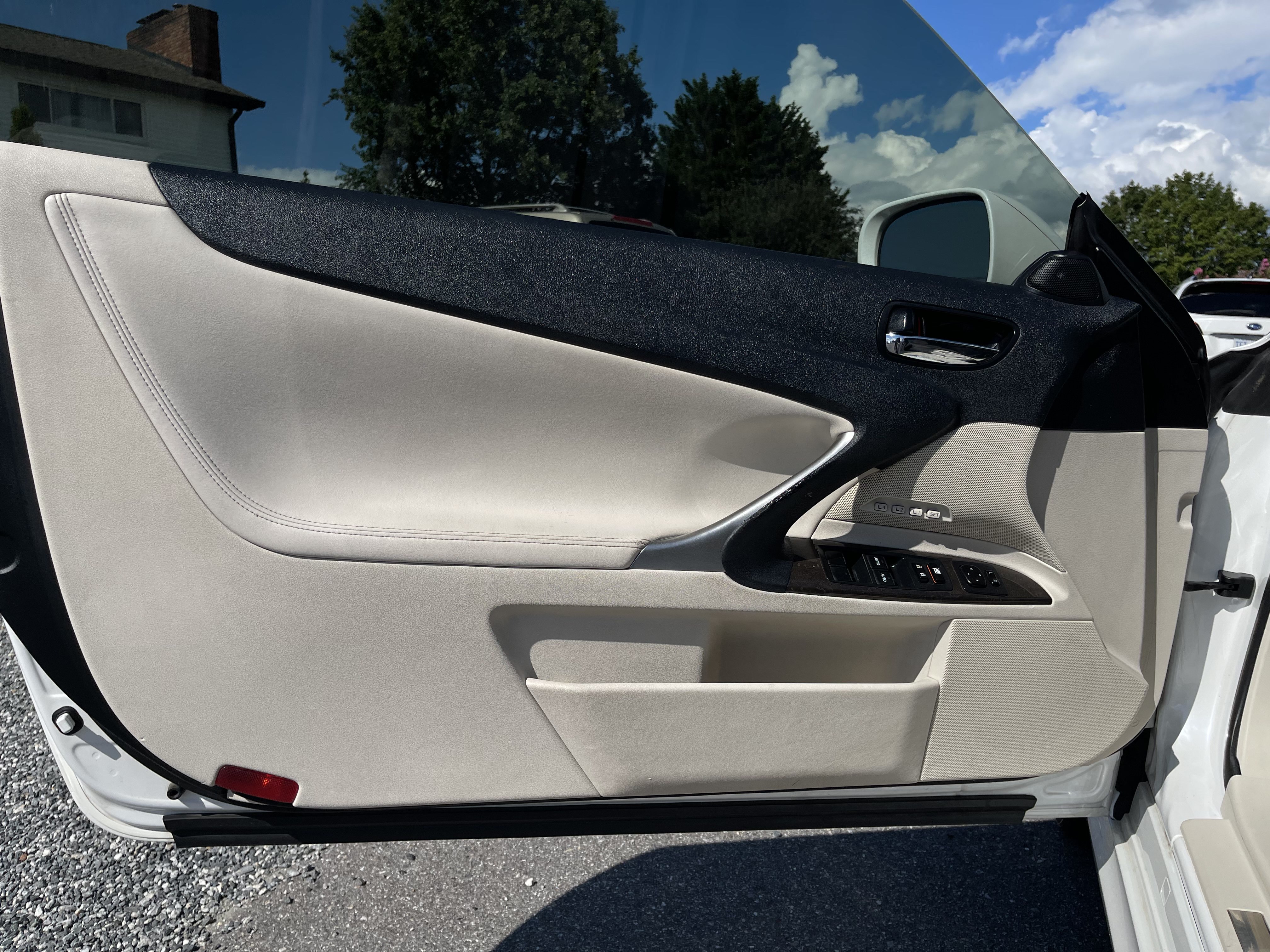 Used 2010 Lexus IS 250C RWD image 8
