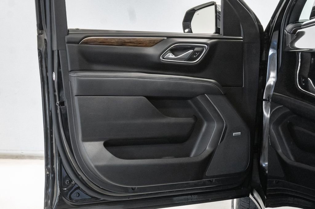 Used 2023 Chevrolet Suburban Premier AWD/4WD image 8