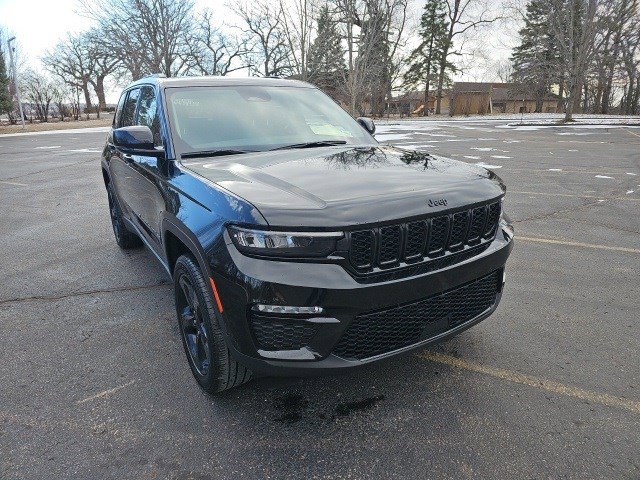 Used 2023 Jeep Grand Cherokee Limited w/ Luxury Tech Group II image 8