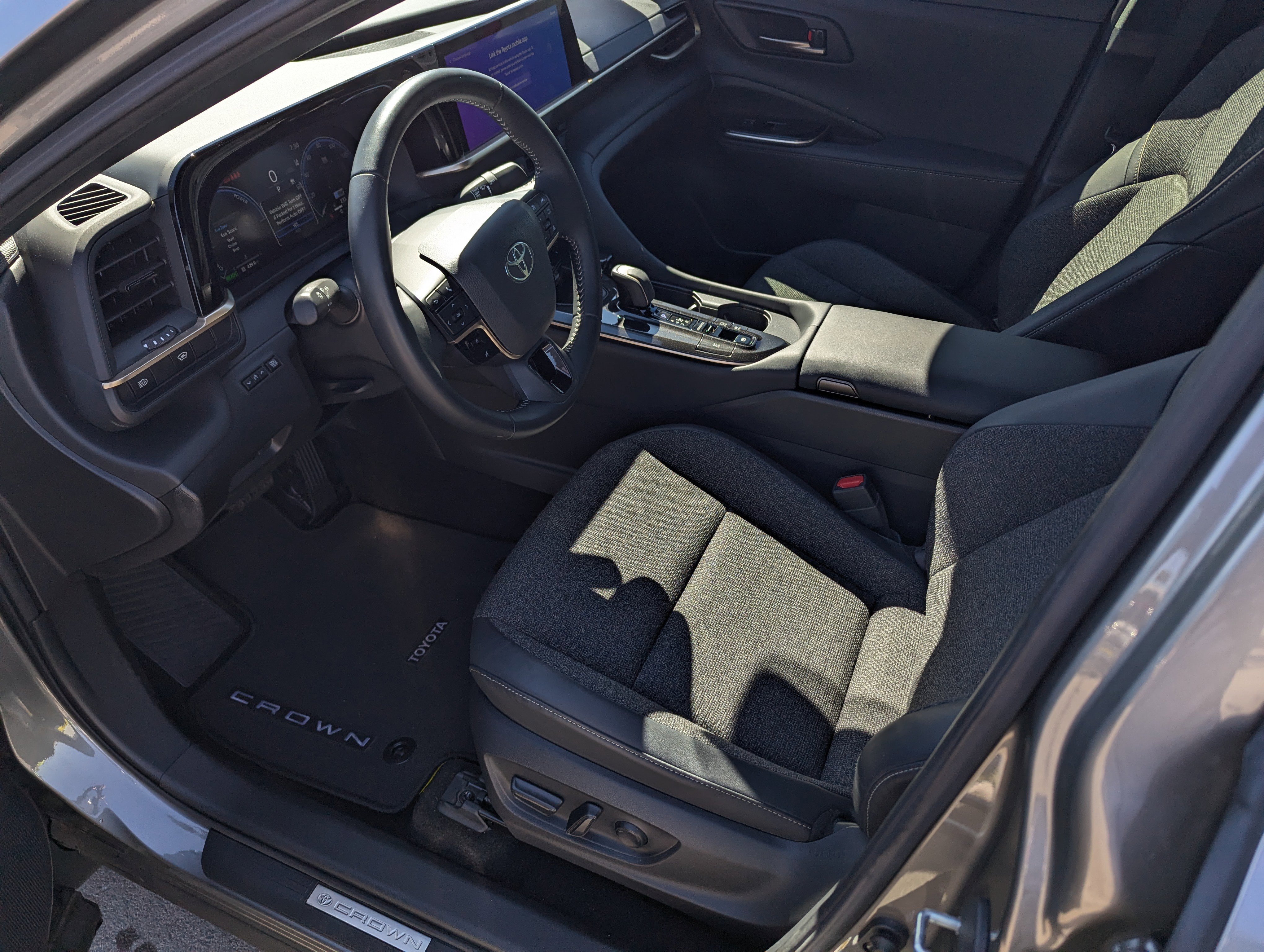 Used 2024 Toyota Crown XLE w/ Carpet Mat Package (TMS) image 9