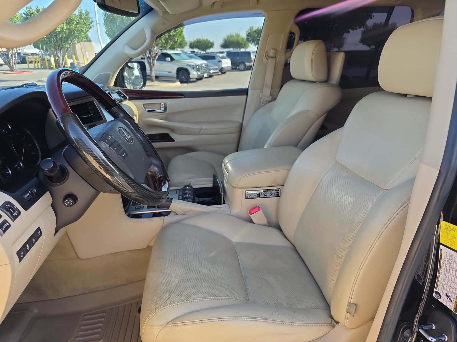 Used 2015 Lexus LX 570 4WD w/ Luxury Package image 12