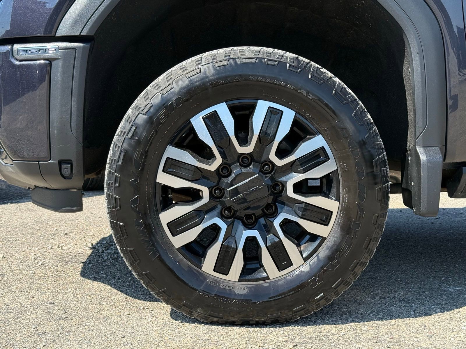 Used 2024 GMC Sierra 3500 Denali Ultimate AWD/4WD image 5