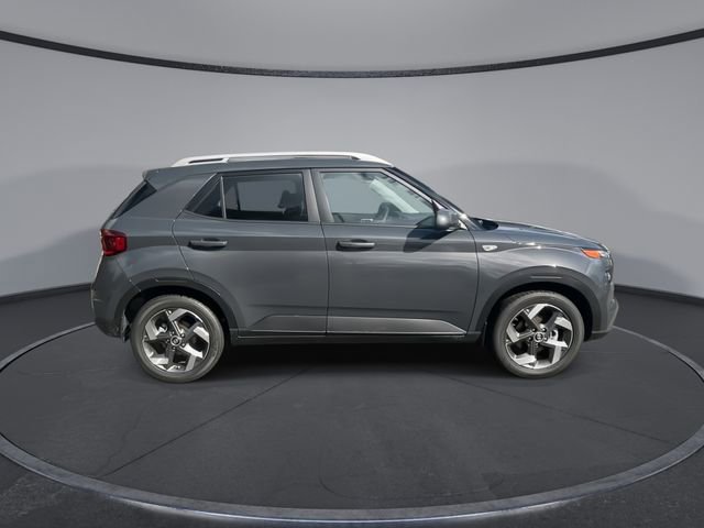New 2025 Hyundai Venue SEL image 9