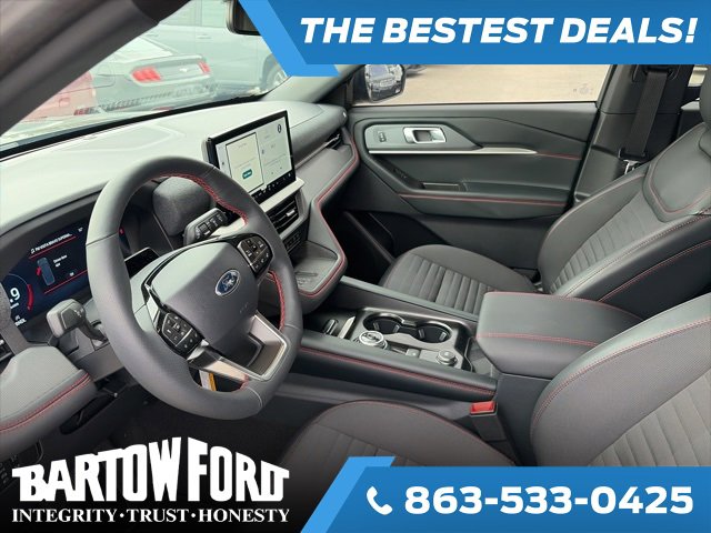 Used 2025 Ford Explorer ST-Line w/ Premium Package image 9