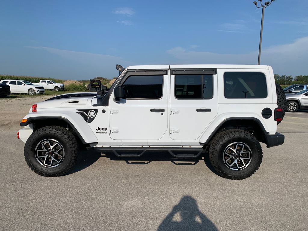 Used 2021 Jeep Wrangler Unlimited Sahara AWD/4WD image 3