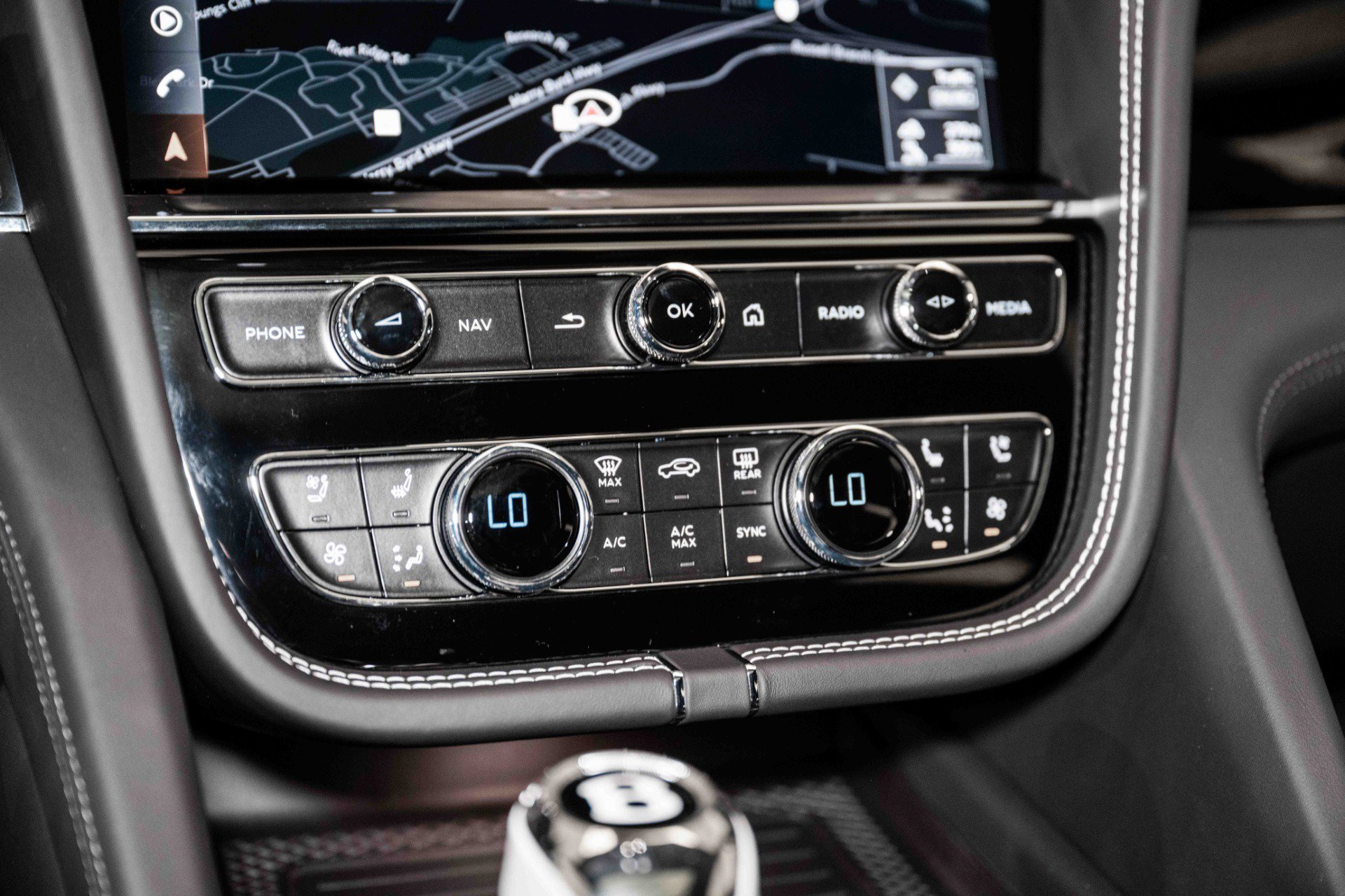 Used 2024 Bentley Bentayga image 35