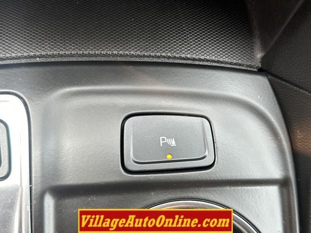 Used 2022 Chevrolet Equinox LT w/ Driver Convenience Package AWD/4WD image 25