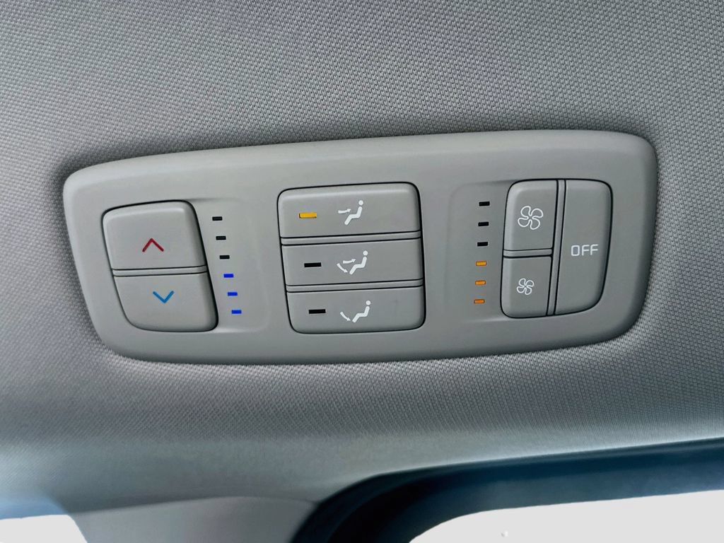 Used 2023 Kia Carnival LX FWD image 24