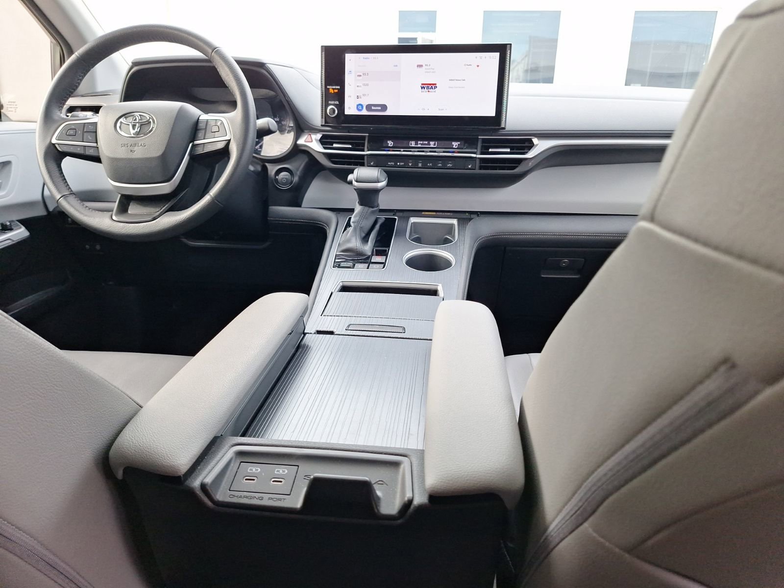 Used 2025 Toyota Sienna XLE image 33