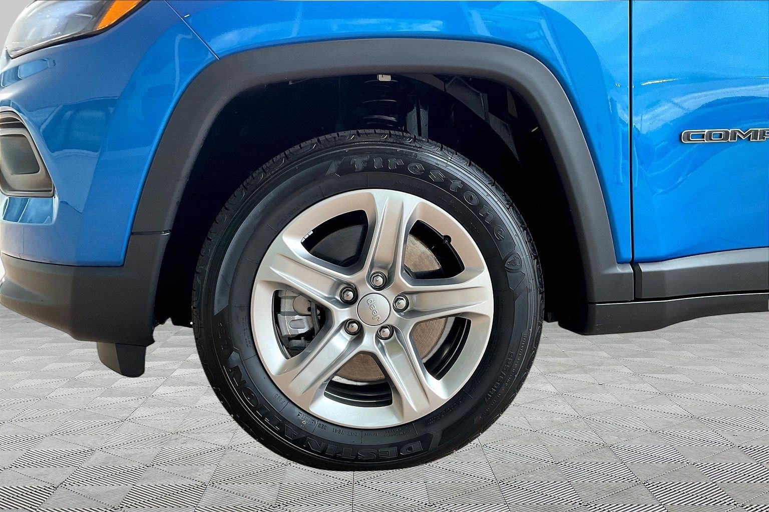 Used 2023 Jeep Compass Latitude image 32