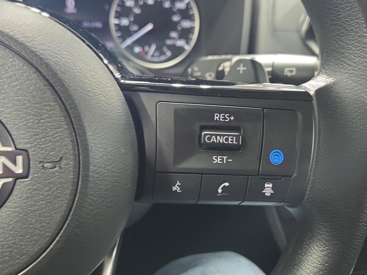 Used 2023 Nissan Rogue SV image 16