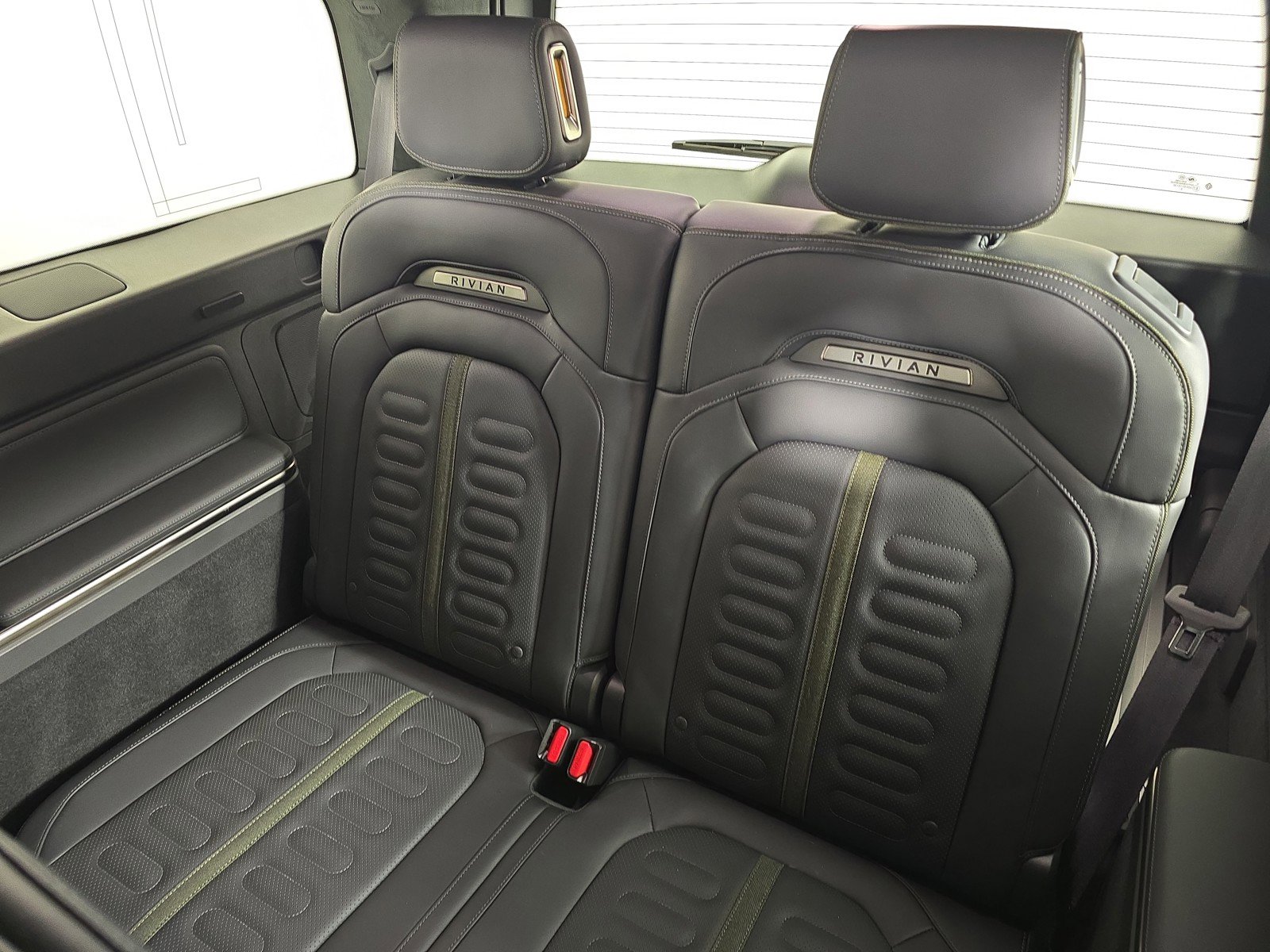 Used 2024 Rivian R1S Adventure image 22