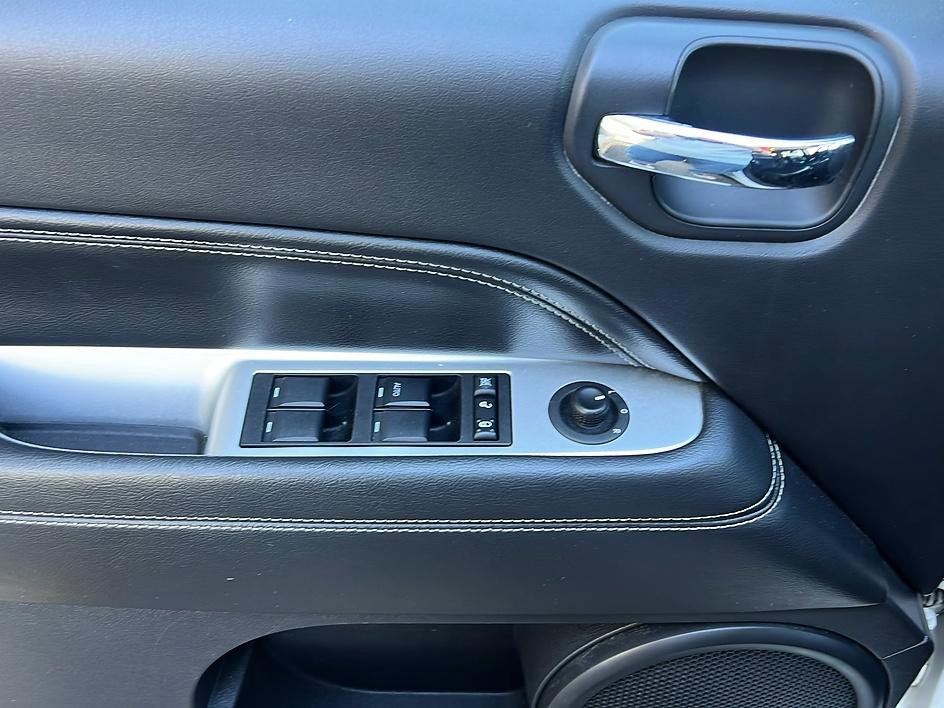 Used 2016 Jeep Compass Latitude image 22