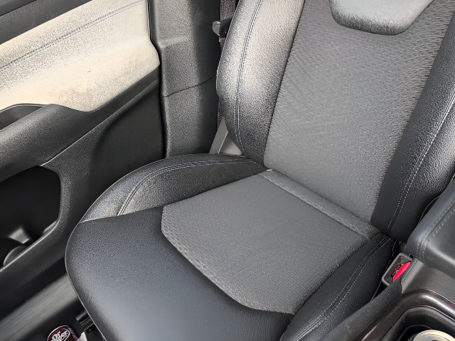 Used 2024 Jeep Compass Latitude AWD/4WD image 16