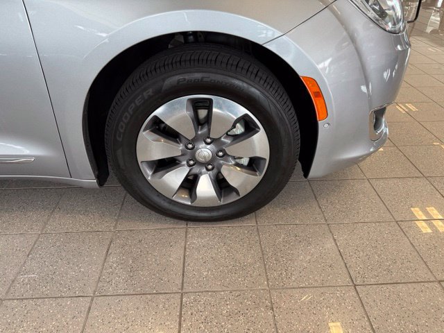 Used 2018 Chrysler Pacifica Limited w/ Advanced Safetytec Group FWD image 12