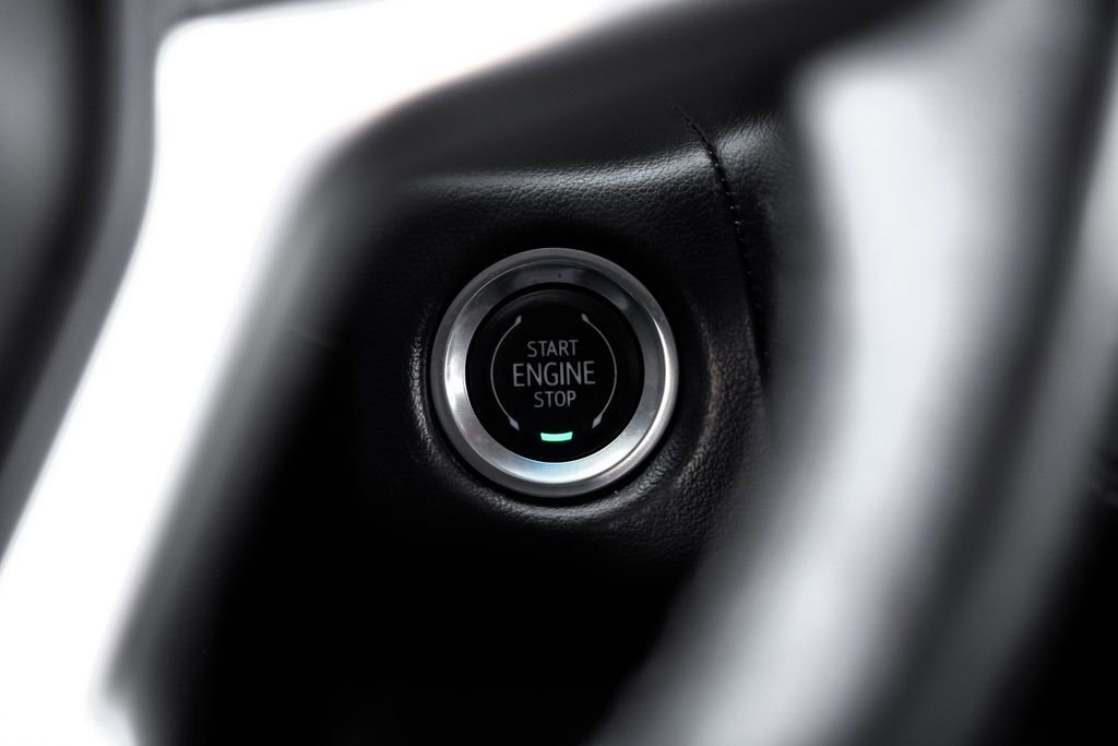 Used 2022 Chevrolet Suburban LT w/ Luxury Package image 17