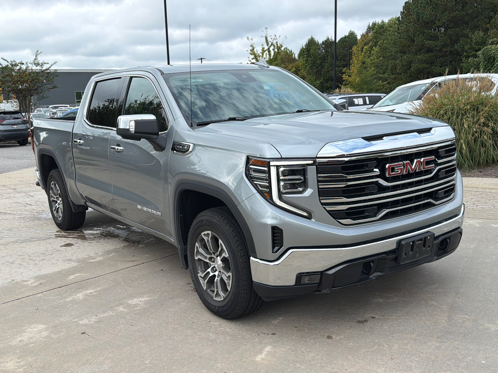 Used 2025 GMC Sierra 1500 SLT AWD/4WD image 5