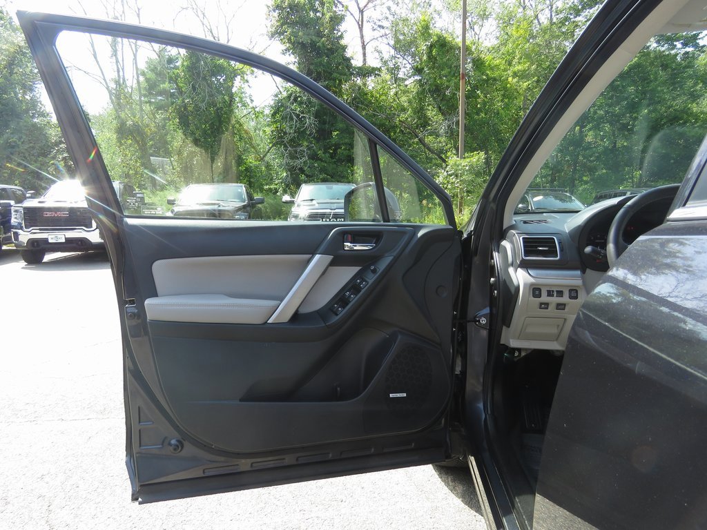 Used 2016 Subaru Forester 2.5i Touring w/ Eyesight & Navigation System image 10