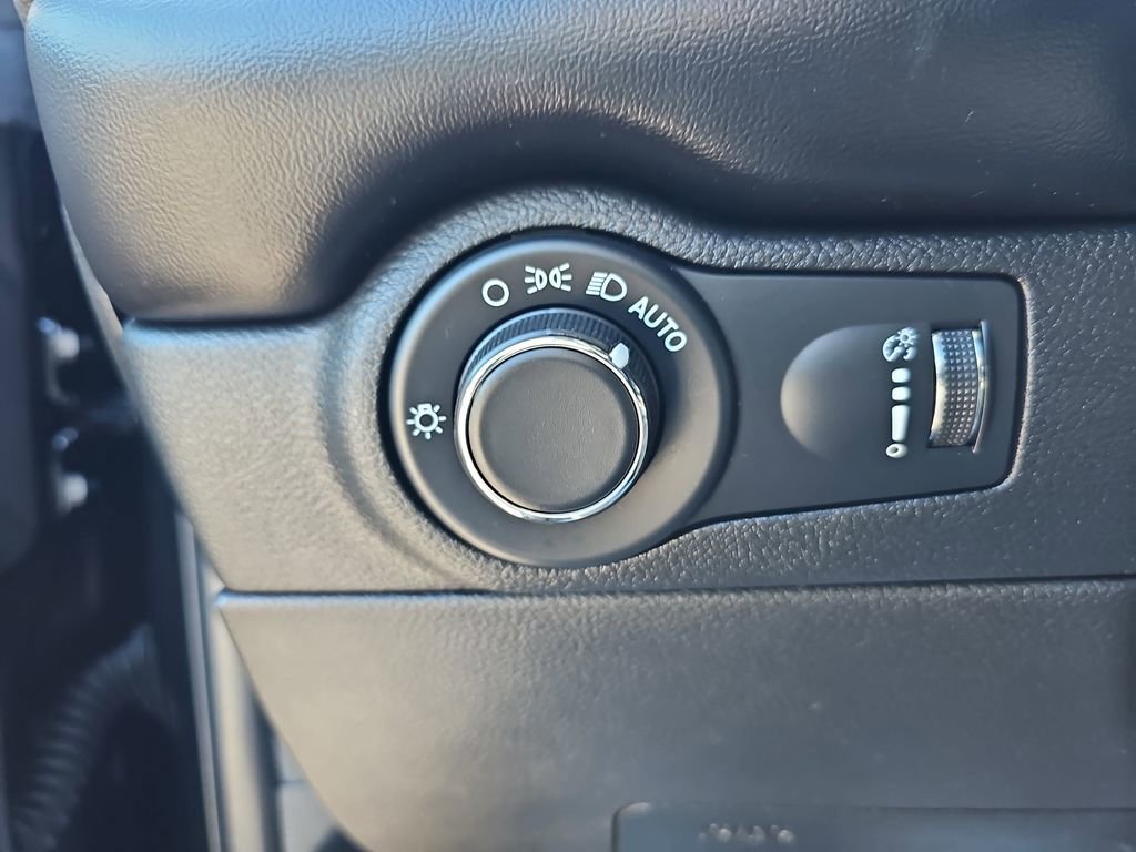 Used 2023 Dodge Durango SXT image 28