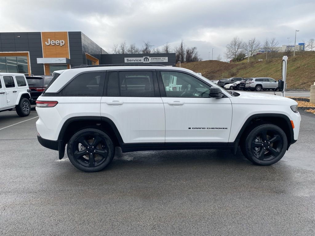 New 2026 Jeep Grand Cherokee Limited w/ Limited Altitude Package image 2