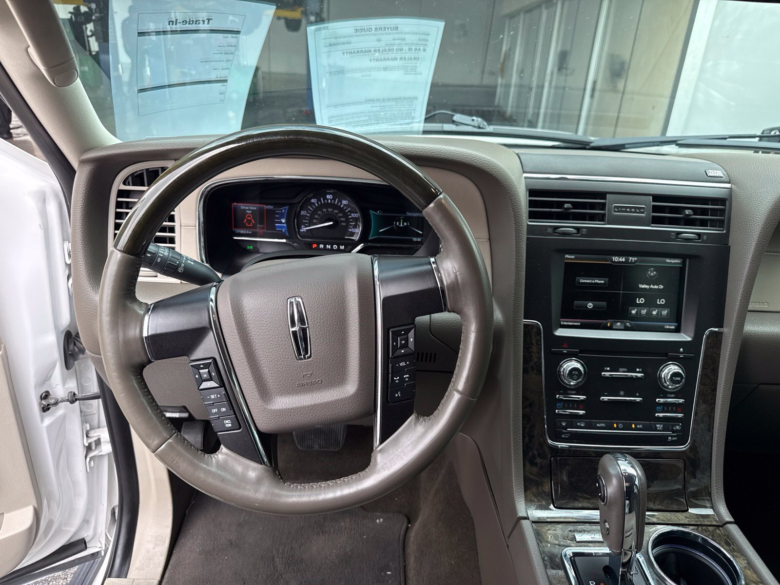 Used 2015 Lincoln Navigator 2WD image 19