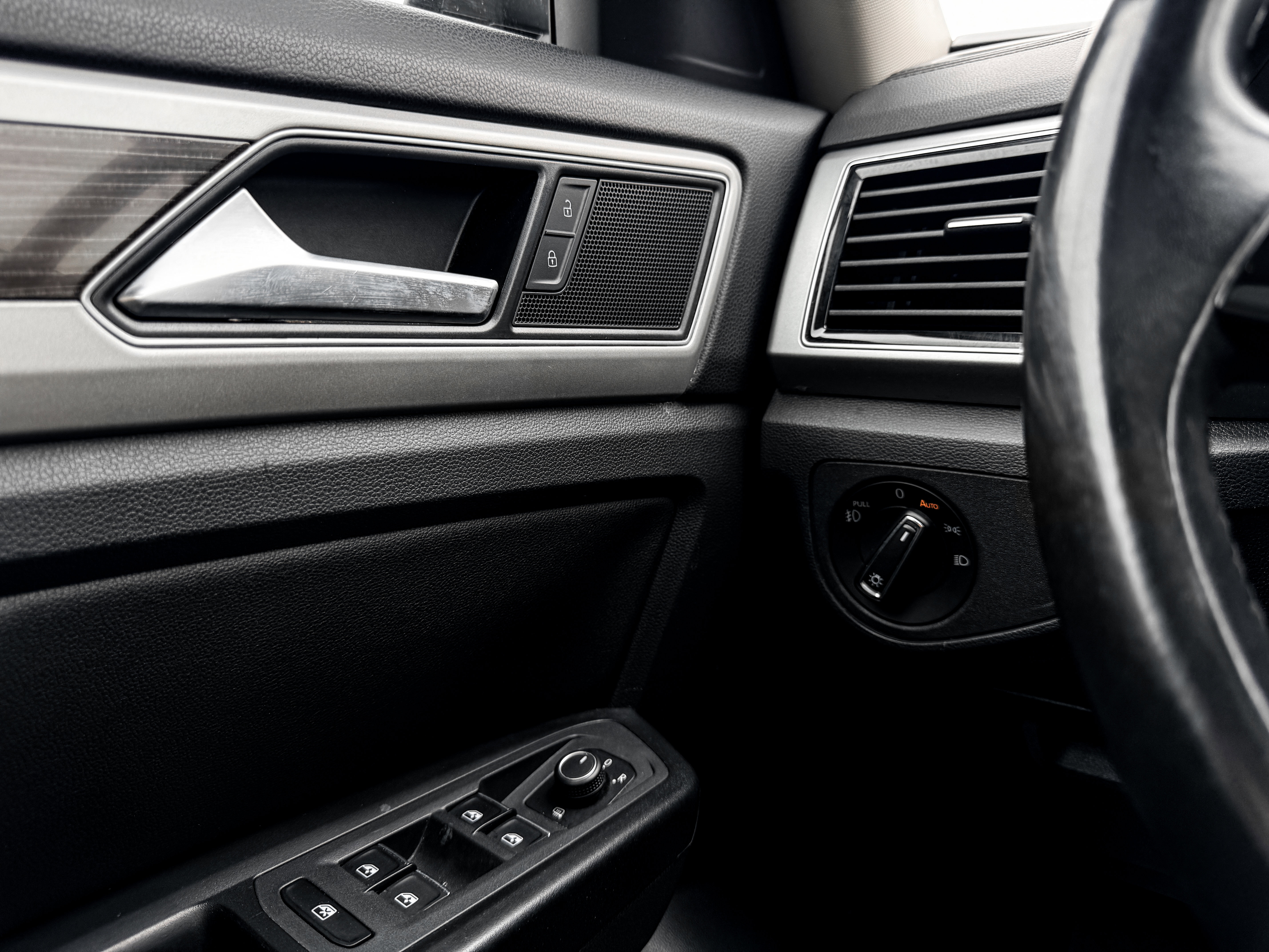 Used 2019 Volkswagen Atlas SEL R-Line image 13