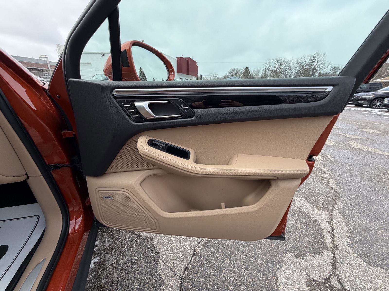 Used 2022 Porsche Macan S AWD/4WD image 32