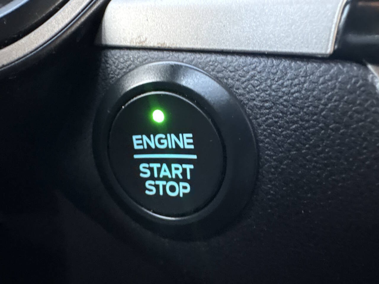 Used 2020 Ford Escape SE FWD image 4