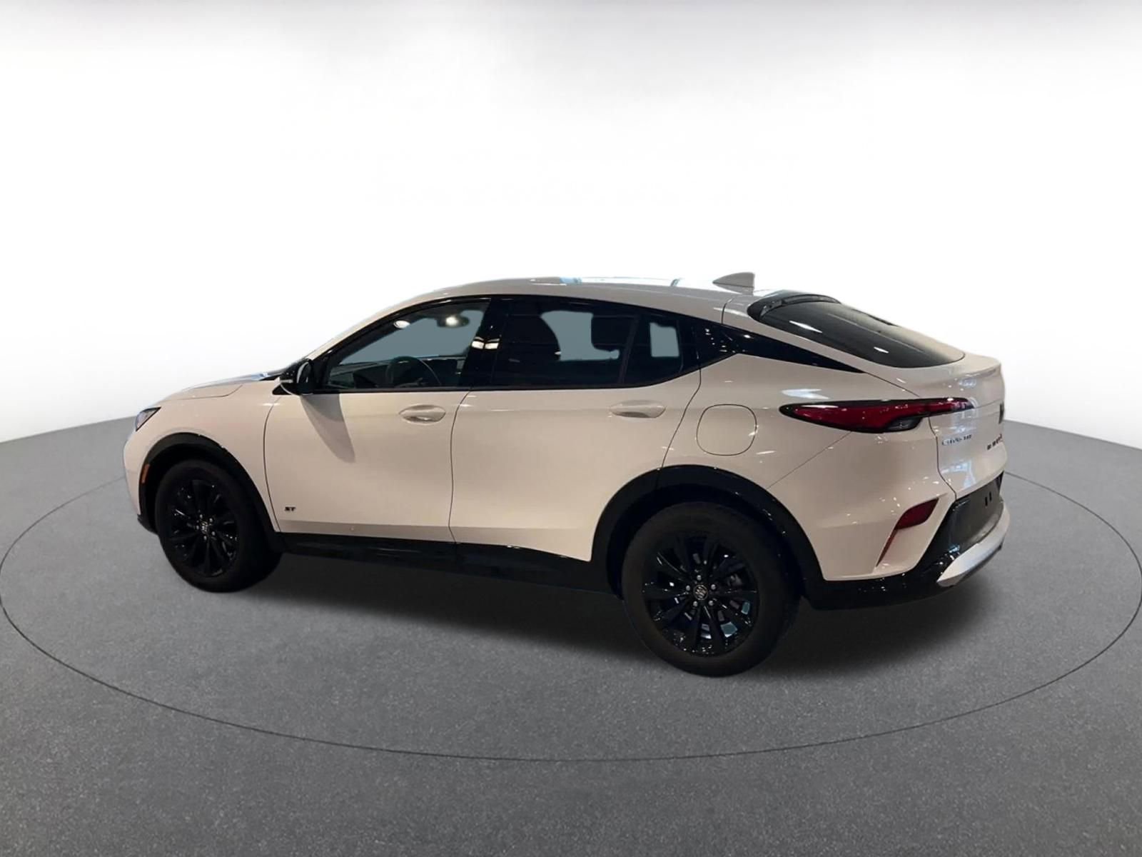 Used 2025 Buick Envista Sport Touring image 11