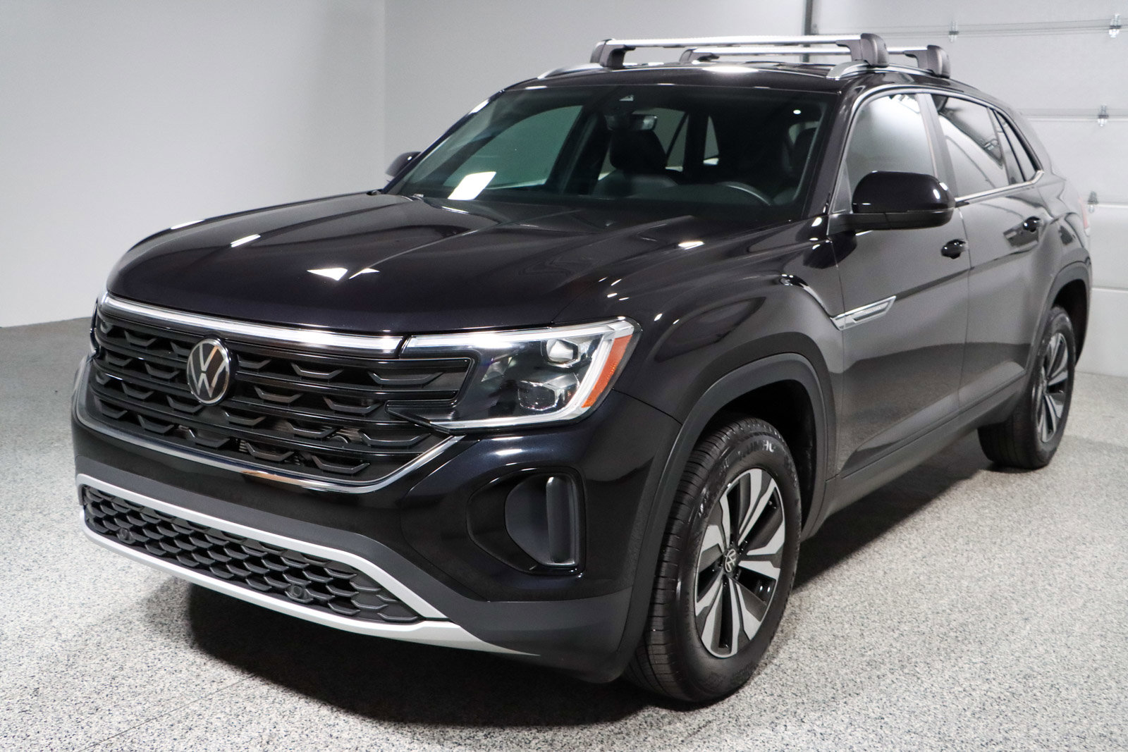 Used 2024 Volkswagen Atlas Cross Sport SE image 30