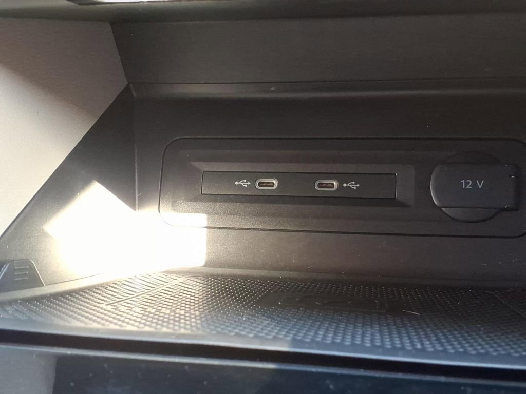 Used 2023 Volkswagen Atlas SE image 25