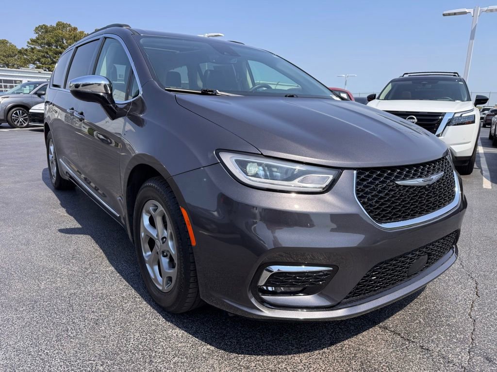 Used 2023 Chrysler Pacifica Limited FWD image 7