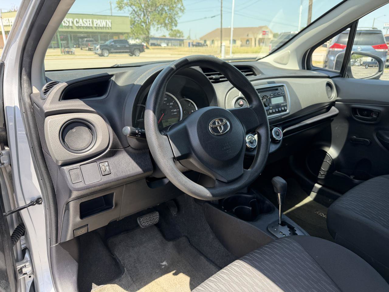 Used 2014 Toyota Yaris L FWD image 9