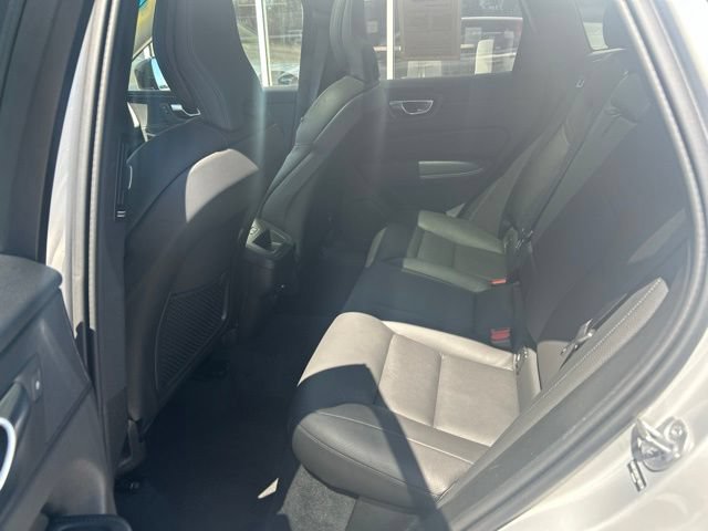Certified 2025 Volvo XC60 B5 Plus AWD/4WD image 17