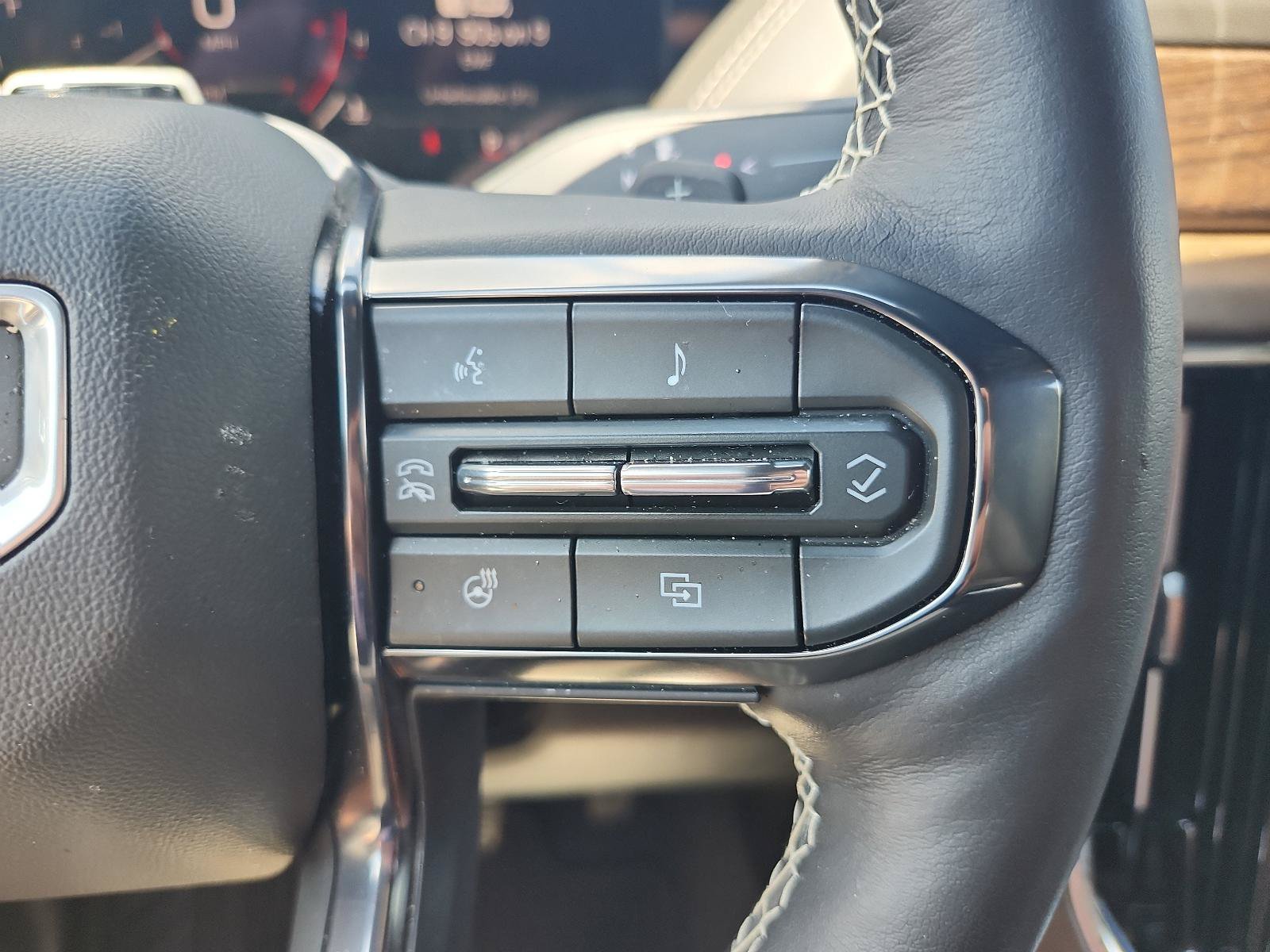 Certified 2025 GMC Yukon Denali Ultimate AWD/4WD image 29