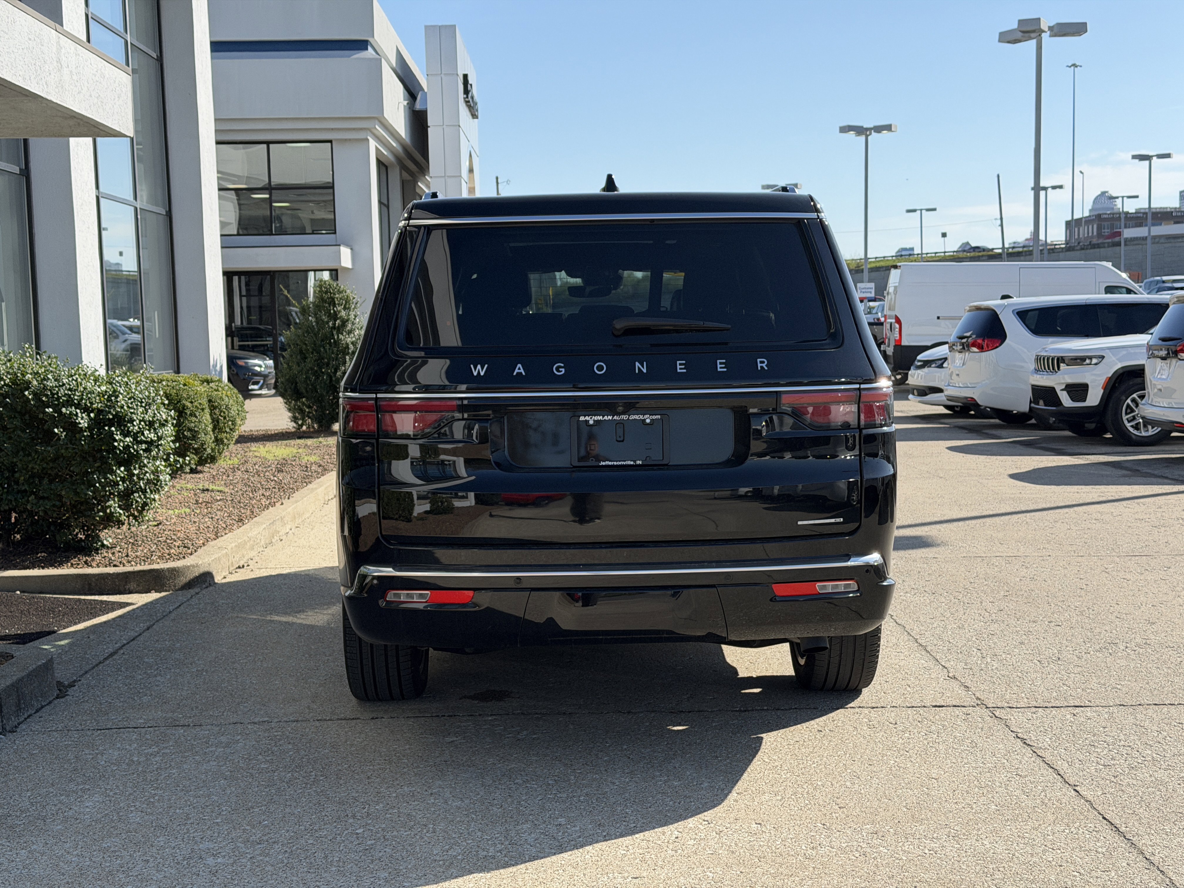 Used 2024 Jeep Wagoneer L Series III w/ Premium Group I image 6