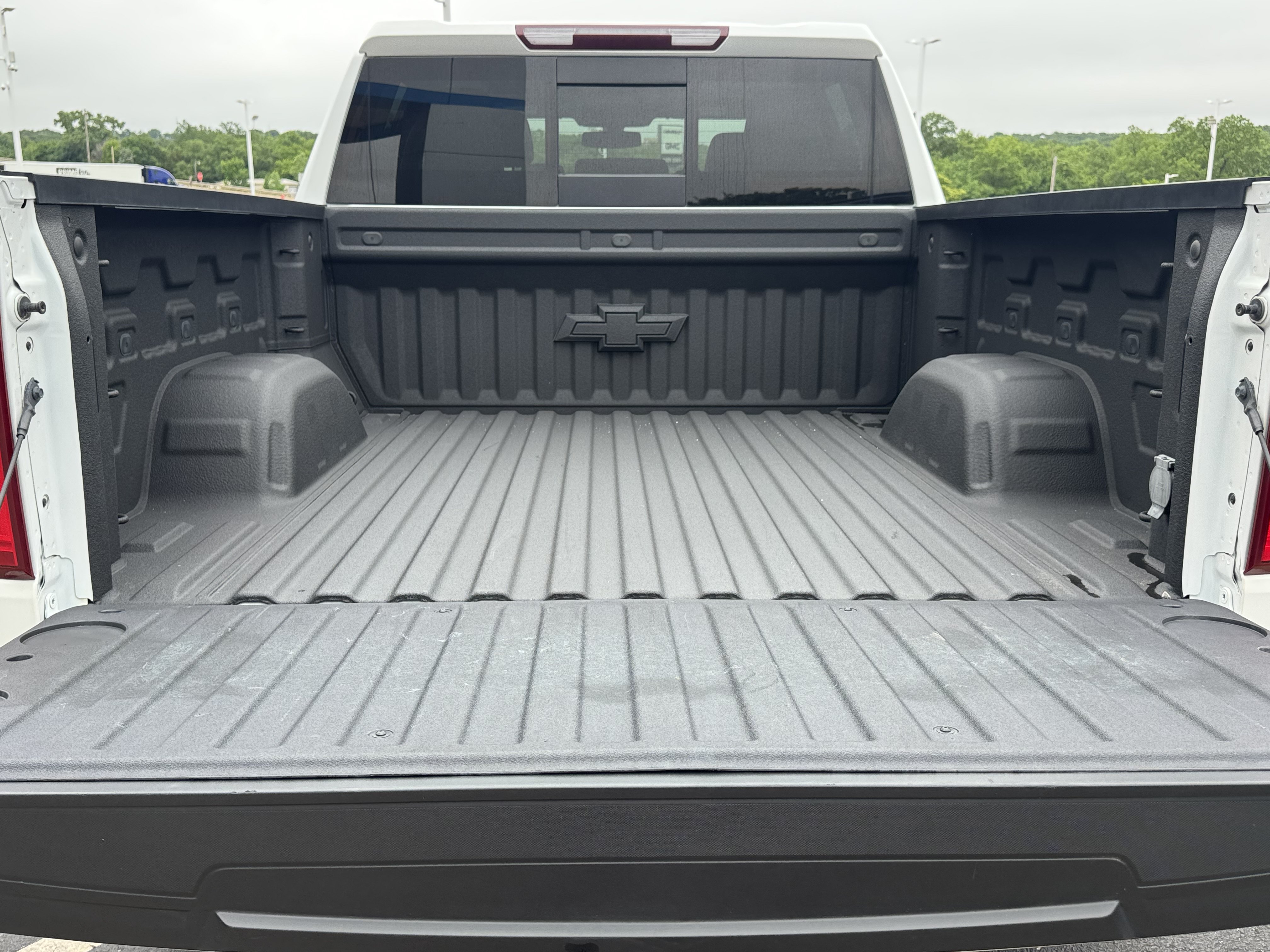 Used 2021 Chevrolet Silverado 1500 LTZ AWD/4WD image 5