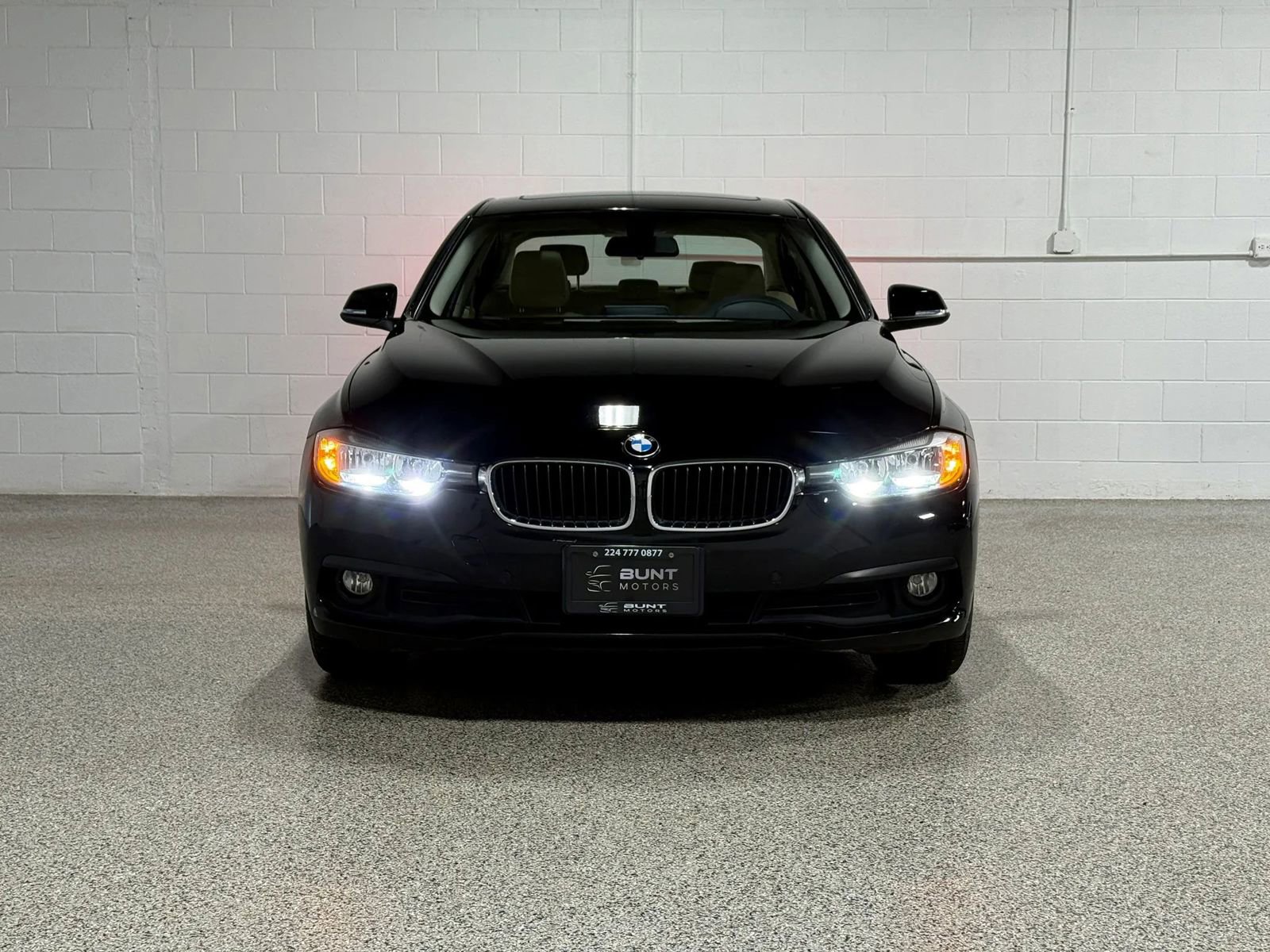 Used 2016 BMW 320i Sedan RWD image 3