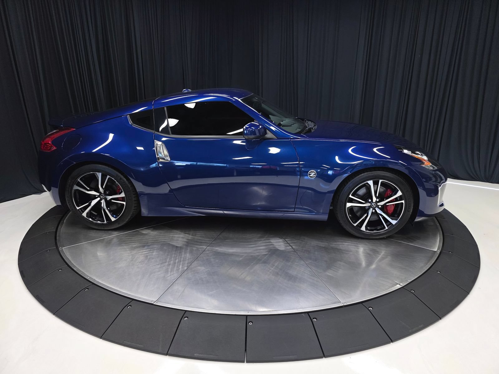 Used 2020 Nissan 370Z NISMO RWD image 14