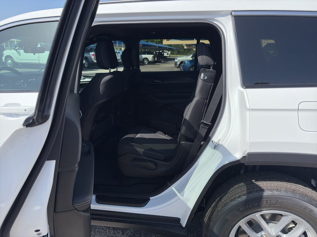New 2026 Jeep Grand Cherokee L Laredo AWD/4WD image 13
