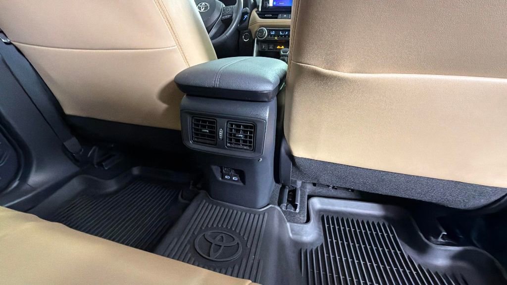Used 2023 Toyota RAV4 XLE Premium AWD/4WD image 31