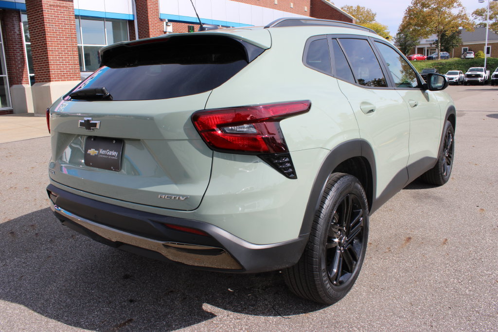 Used 2025 Chevrolet Trax ACTIV w/ Sunroof Package FWD image 30